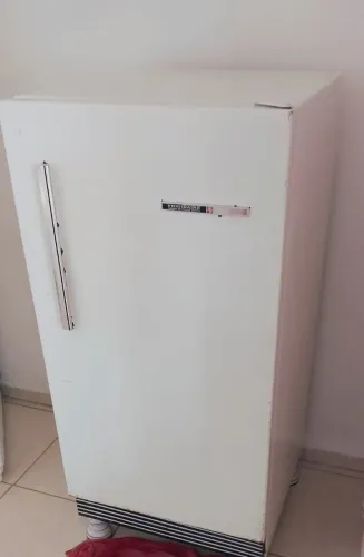 Vende-se geladeira