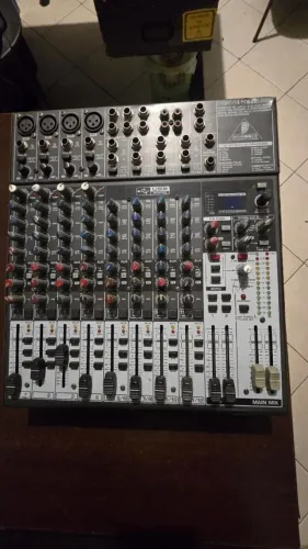 Mesa de som, Console Behringer X1622USB Xenyx de mistura 