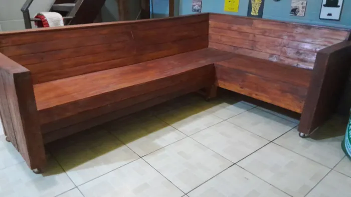 Banco em madeira.