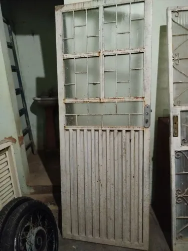 Vendo porta de ferro massiço 70 2/10