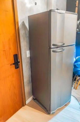 OPORTUNIDADE: Electrolux Frost Free DF38 Envelopada Cinza Chumbo + Perfeito Estado