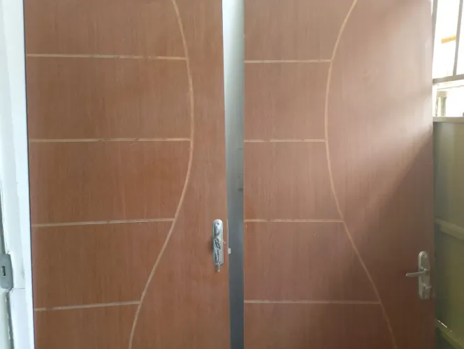 Duas porta medido 210x70 com fechadura