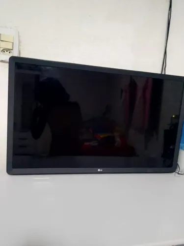 Vendo tv smart 4k 32 polegadas 