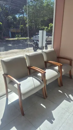 Poltrona para sala ou espera (und)