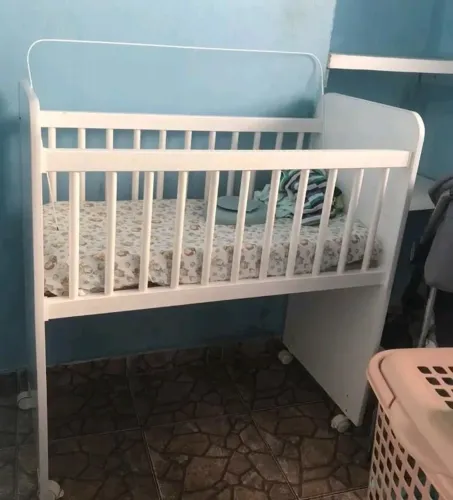 Vende-se mine berço semi novo, em ótimas condições acompanha colchão em prft estado tbm