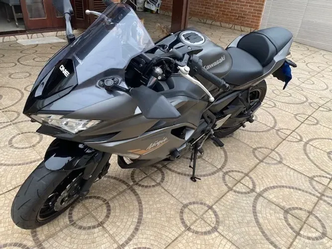 VENDO MOTO NINJA KAWAZAKI 650 ANO 2024 UNICO DONO SEM DETALHE TUDO OK