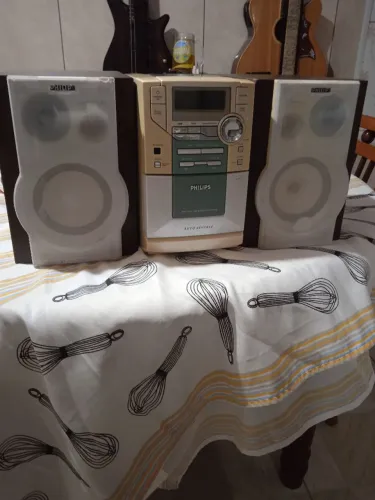 Minyssisten Phillips MC 200 rádio cd tape e Aux funcionando