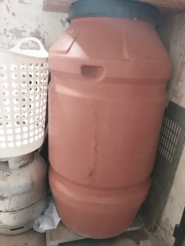 Vendo tonel 250 litros na cor marrom