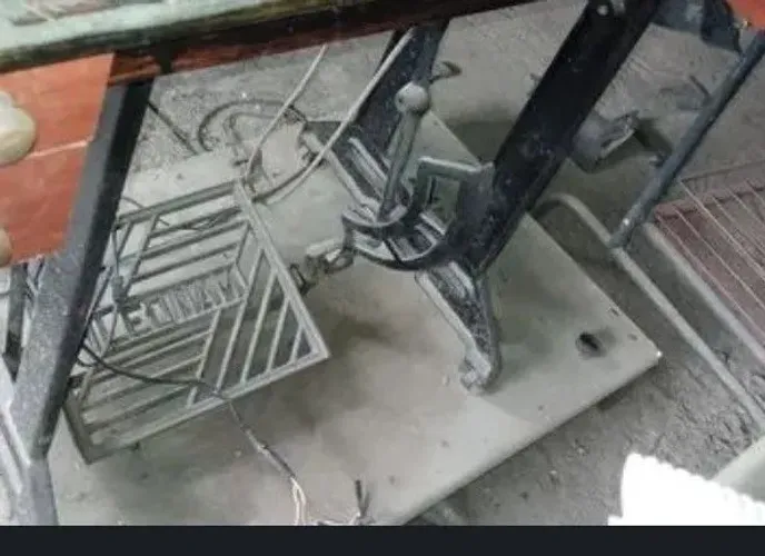 Pé de ferro para máquina de costura