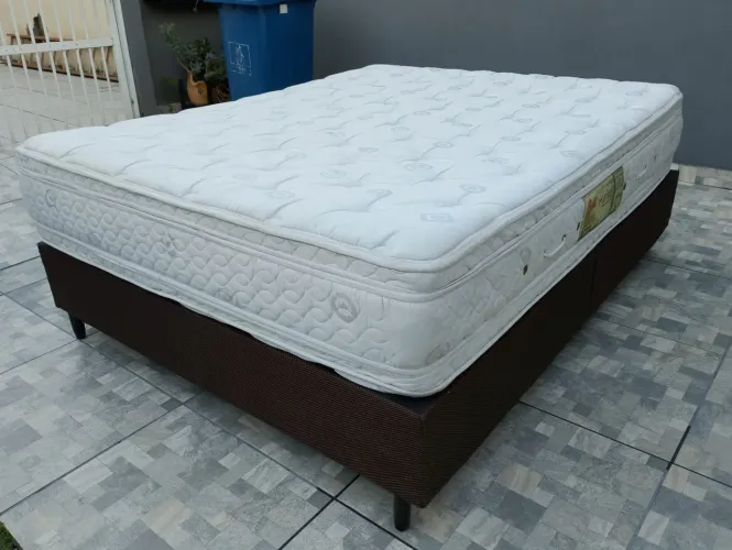 Excelente Cama Box Queen Size/BASE NOVA 