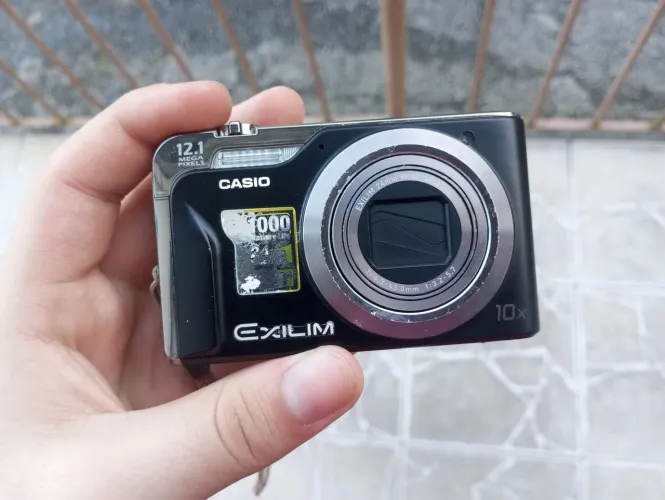 Vendo Câmera Casio Exilim EX-H10 12.1MP Zoom Óptico 10x + Cartão 8GB Funcionando