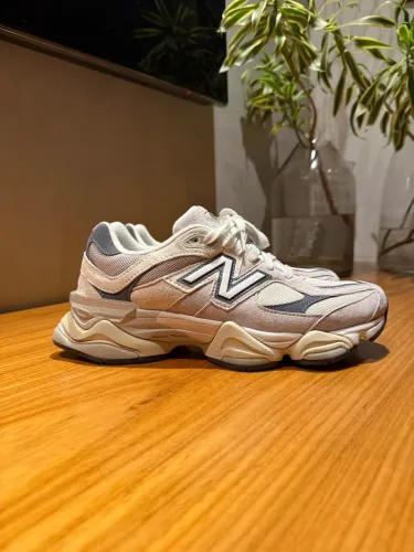 Tenis New Balance 9060 tam 42 novo