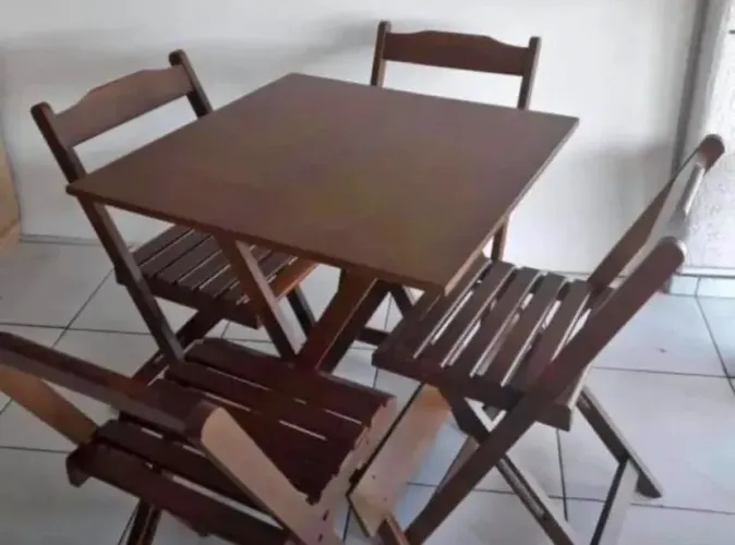 Mesa churrasqueira com 04 cadeiras 