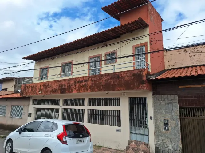 Vendo Casa - Bairro Maranhão novo, Avenida B com área comercial na parte superior