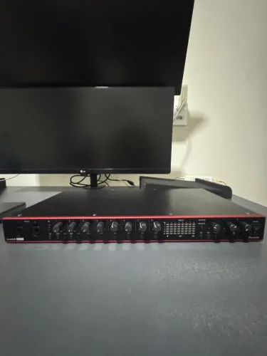 Interface de Áudio Focusrite 18i20