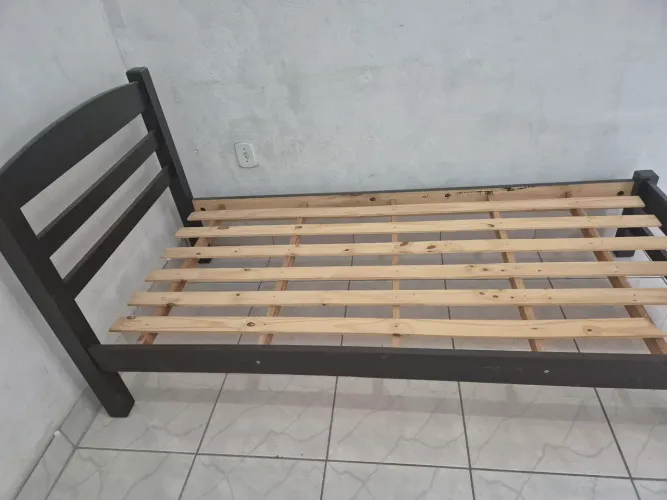 VENDO CAMA SOLTEIRO SEMI NOVA, PERFEITO ESTADO, VALOR: 179,99 REAIS 