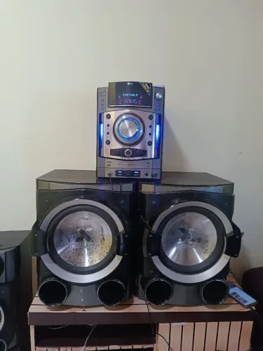 Vendo conjunto completo de som da LG com 19.500W de potência.