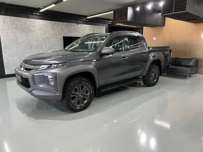 Mitsubishi L200 Tri. S. Outd. Plus 2.4 4X4 Die. AUT 2025