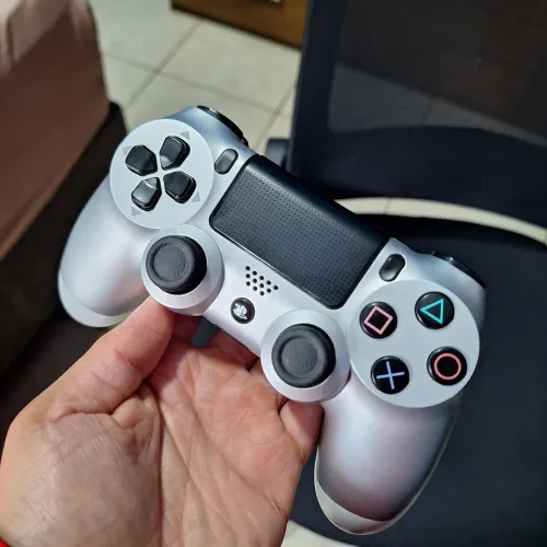 Controle original PS4 dualshock prata 
