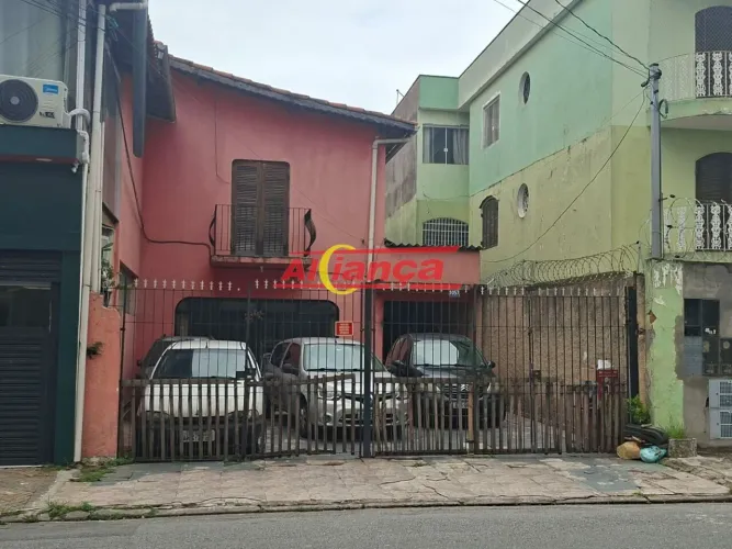 Casa Comercial com 250 metros - Parque Renato Maia