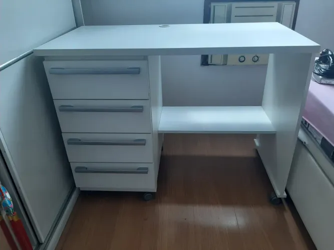 Mesa para computador - móvel planejado