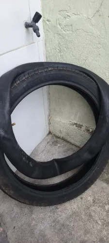 Pneu semi-novo com câmara