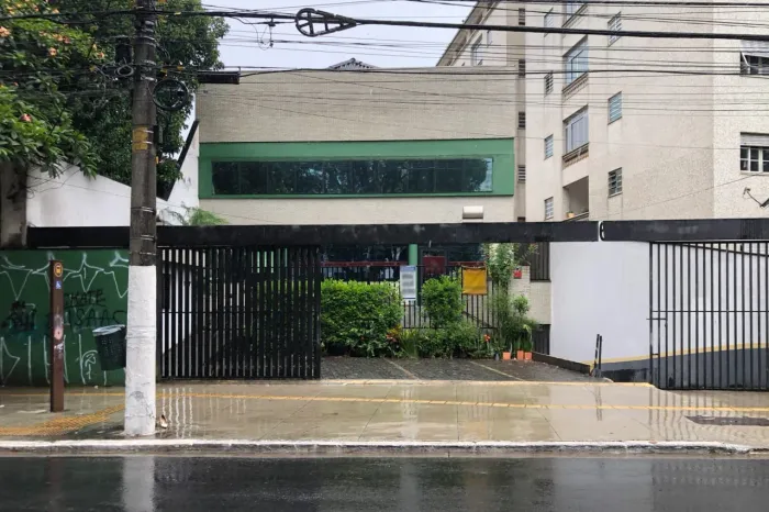 Loja na Avenida Dom Pedro I, N. 657 200 m²