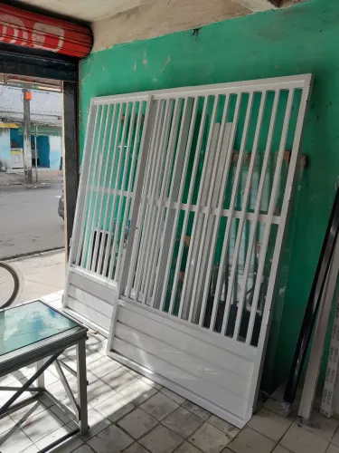Portão alumínio branco 