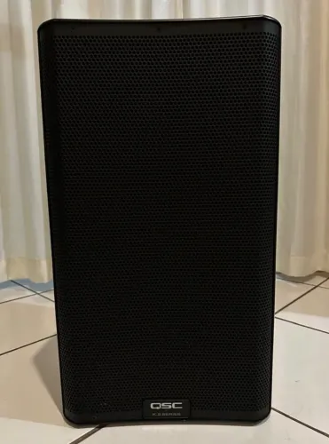 Caixa acústica ativa QSC K12.2