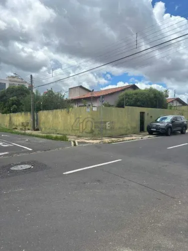 OPORTUNIDADE IMPERDÍVEL CASA COMERCIAL DE ESQUINA NO BAIRRO HORTO