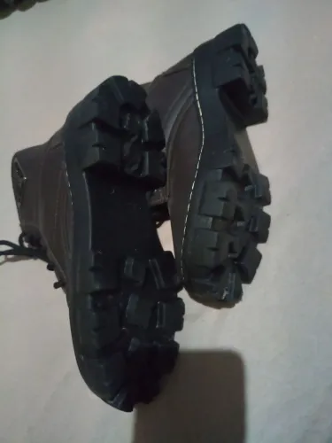 Vendo bota nova 120,00