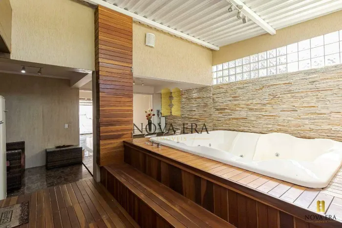 SOBRADO QUADRIPLEX SEMIMOBILIADO COM JACUZZI, COM 3 QUARTOS, 3 VAGAS DE GARAGEM