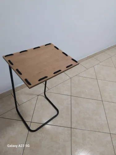 Mesinha de apoio pra sofá, cama etc