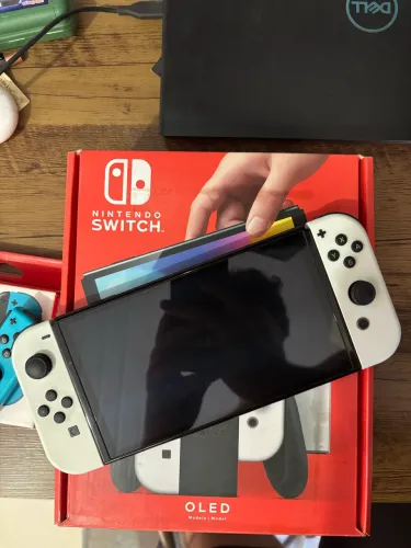 Nintendo switch Oled desbloqueado (destravado) + par extra de joy-con