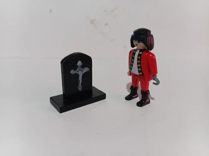 Playmobil pirata e lápide 