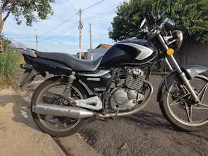 Suzuki Yes 2005