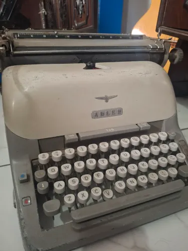 Máquina de Escrever Alemã