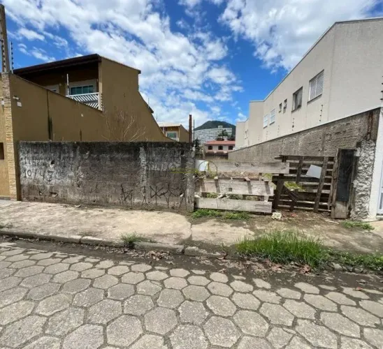 TERRENO A VENDA NO CENTRO - LADO PRAIA