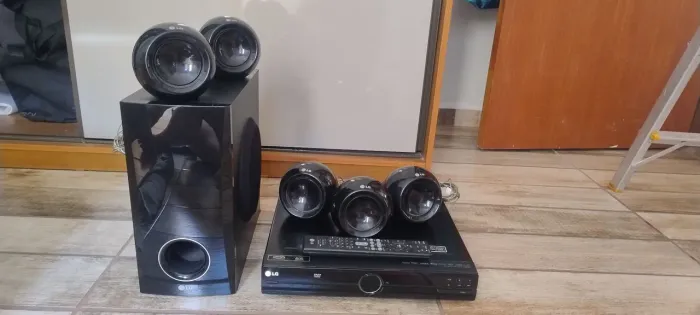 Home Theater DVD Receiver LG HT304 SL
