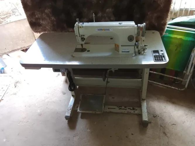 Máquina de costura imdustrial