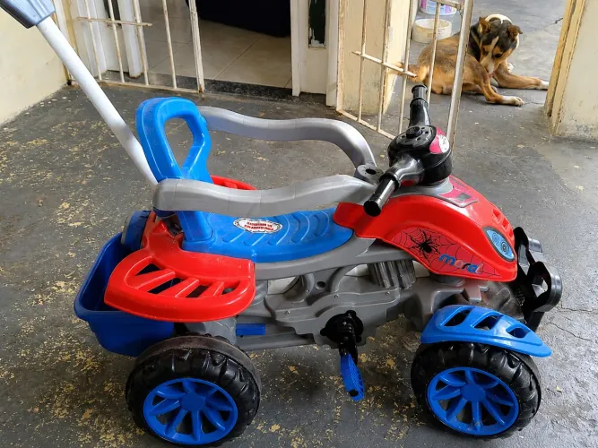 Triciclo infantil Homem-Aranha 