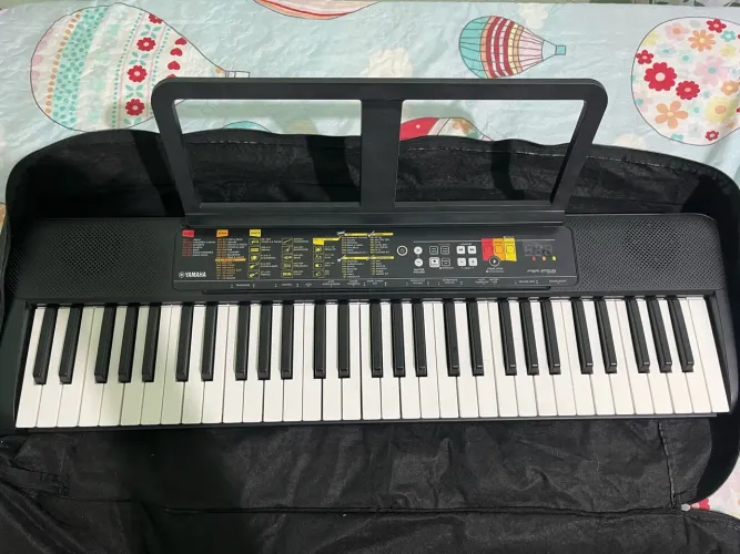 Teclado Yamaha F52