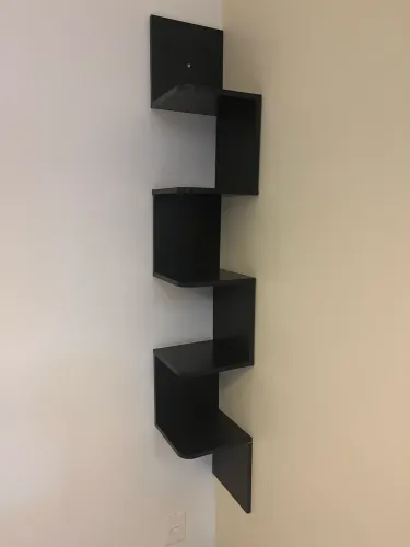 Prateleira de canto em MDF - porta livros e decorações