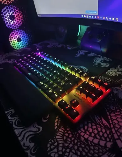 Teclado Mecânico HyperX RGB - Swich RED