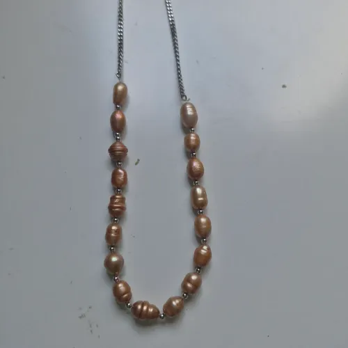 Colar longo com pérolas barrocas