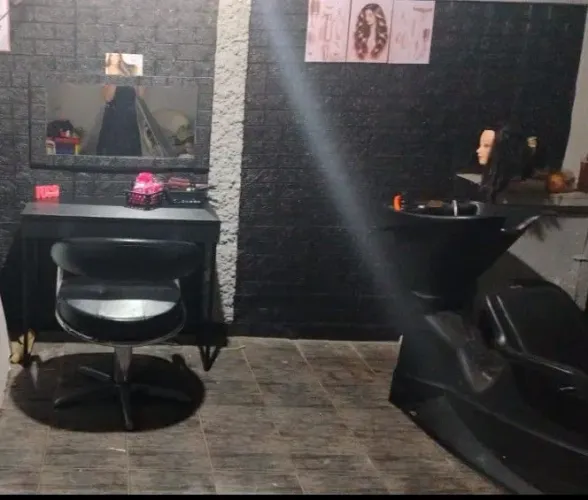 Vendo tudo pra começar a trabalhar de cabeleireira .