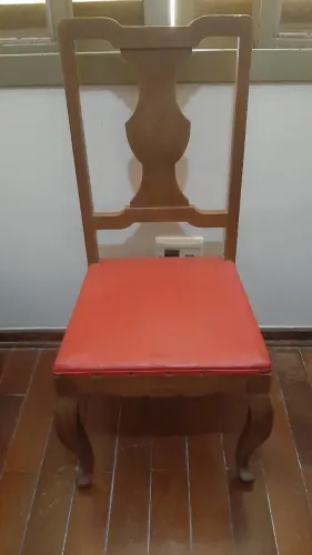 CADEIRA ANTIGA DE MADEIRA(MACIÇA) ESTILO PROVENÇAL - VINTAGE