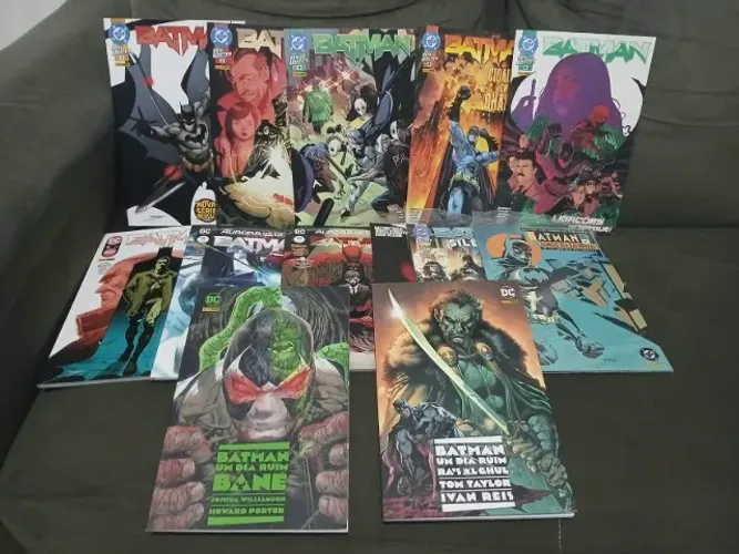 Kit com 14 HQs do Batman - vários títulos