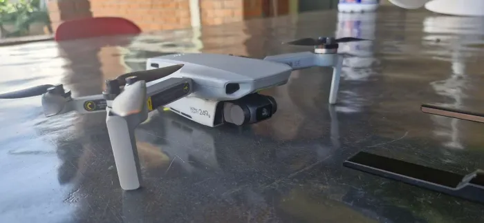 Drone Dji Mini SE 249 gramas COMPLETO COM 2 BATERIAS - DESAPEGO