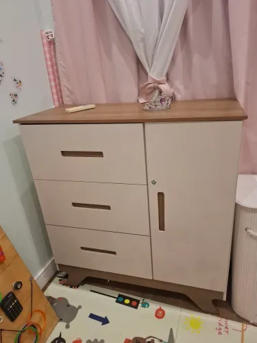 Berço com colchão incluso e cômoda para neném cor neutra pouco utilizadas